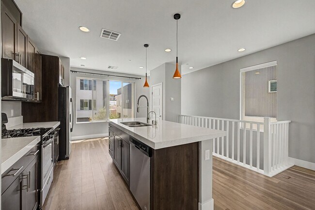 Building Photo - Modern Loft-Style Home Minutes from the Strip