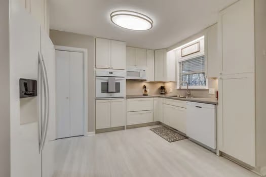 Building Photo - 5013 Emerald Dr