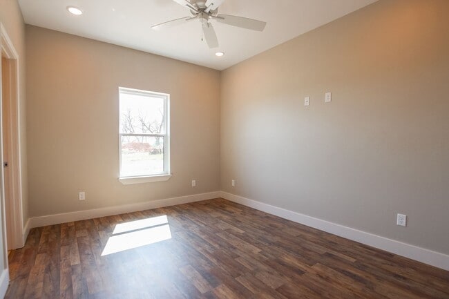 Building Photo - Available Now! New Construction 3 Bed 2 Ba...