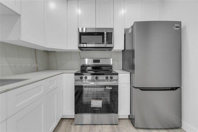 Building Photo - 7925 Carlyle Ave