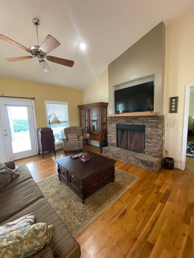 Building Photo - 149 Bowen Farm Rd