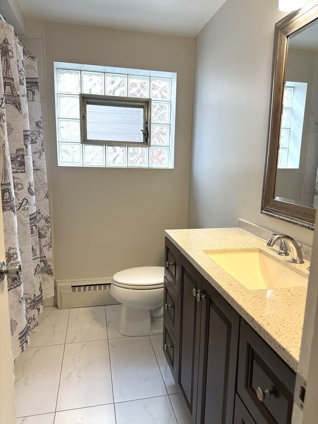 Building Photo - 4644 N Sayre Ave