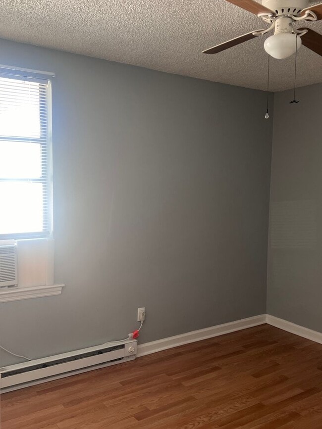 Building Photo - Duplex with Great City Access