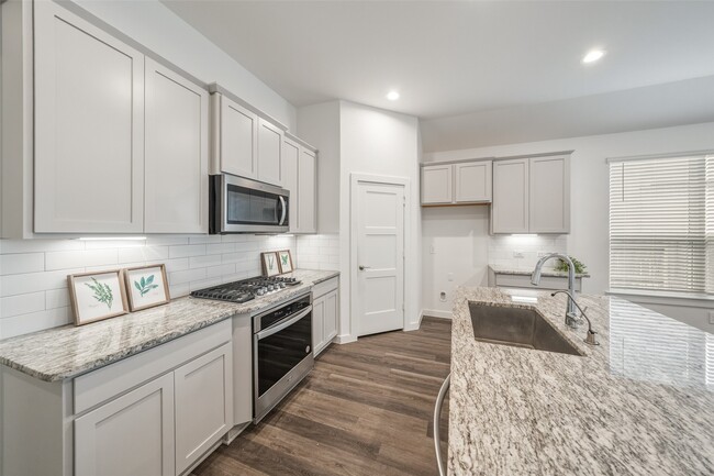 Building Photo - 1613 Sunbend Ln