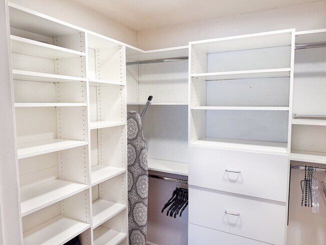 Building Photo - 16018 Windsor Dr