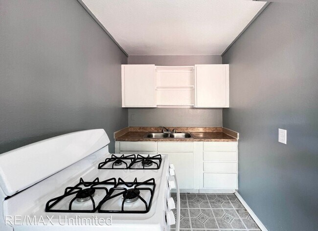 Building Photo - 3 br, 1 bath House - 915 Sams Dr