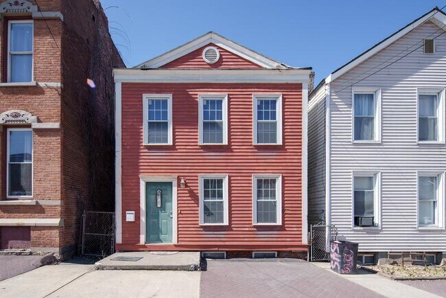 Building Photo - 547 1st St