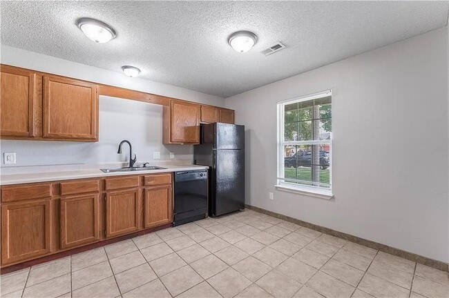 Building Photo - 3501 SW Landau Ct