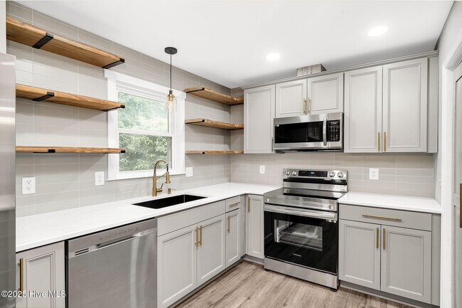 Building Photo - 114 Candlewood Dr