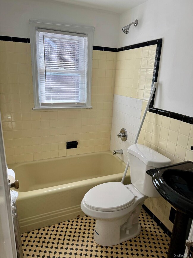 Building Photo - 29 N Long Beach Rd