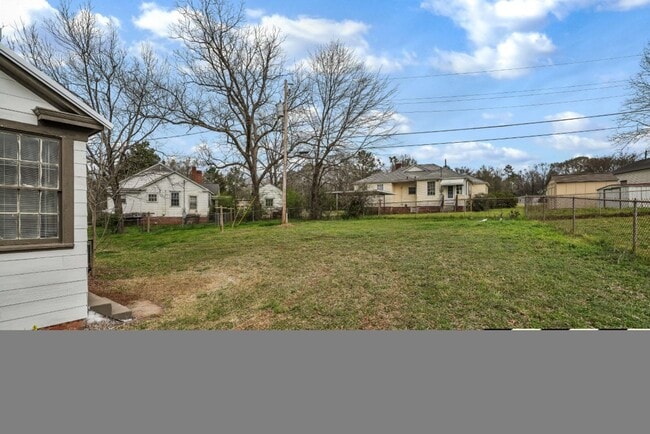 Building Photo - Updated 2-Bedroom Duplex – $800/month | Ta...
