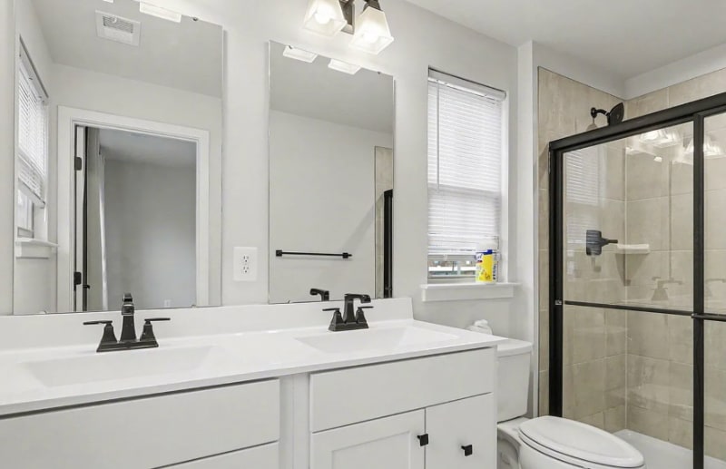 Building Photo - 6118 Northwest Dr