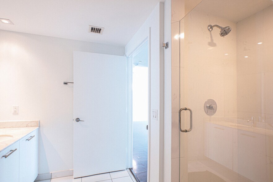 Building Photo - 500 Brickell Ave