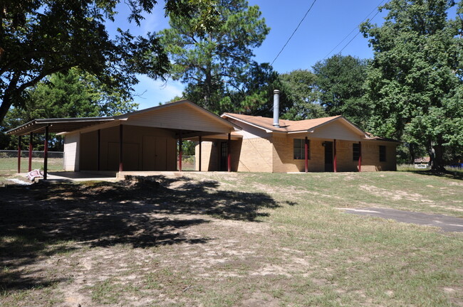Building Photo - COMING SOON! 3 Bedroom 1.5 Bath Rental in ...