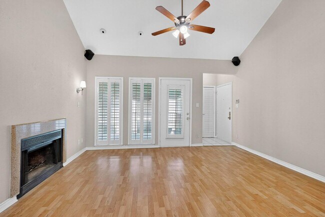 Building Photo - 3105 San Jacinto St