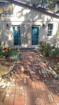 Building Photo - Charming Riverfront Cottage in Verdi – One...