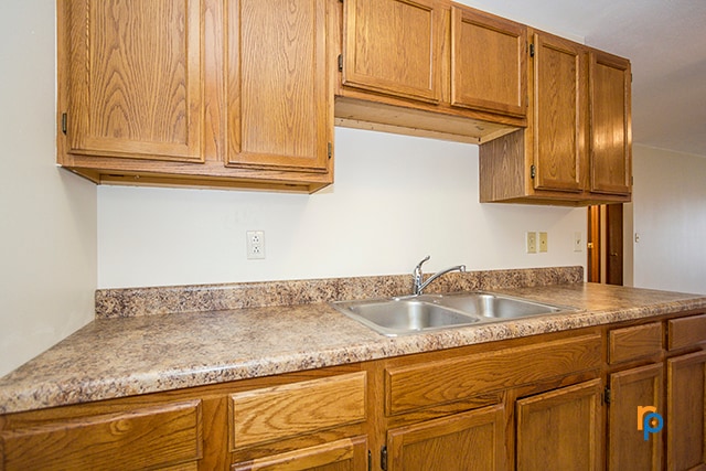 Building Photo - 3445 Portia St