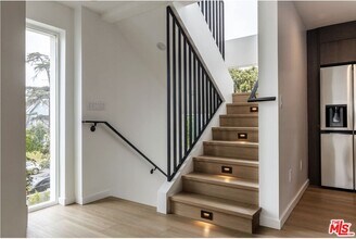 Building Photo - 843 Mariposa Ave