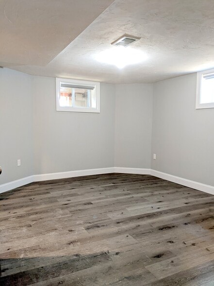 Building Photo - 16 Bowen Ave