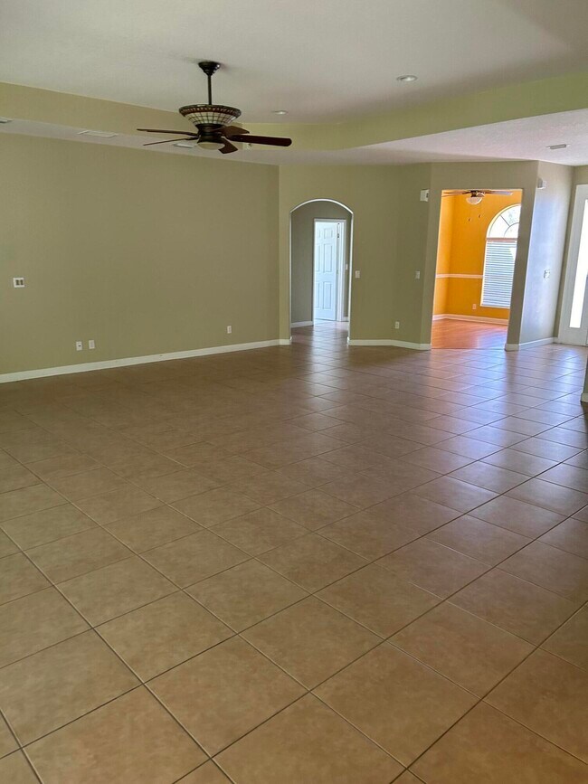 Building Photo - 433 Gardendale Cir SE