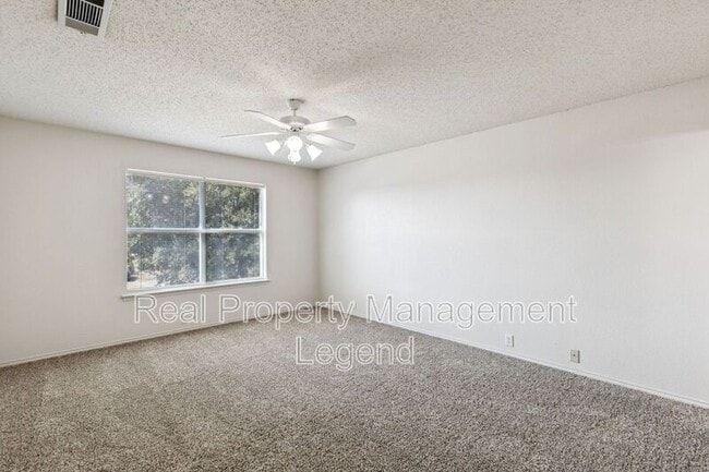 Building Photo - 1400 Caleo Dr