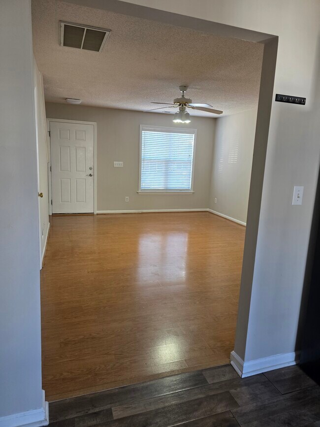 Building Photo - 2204 Ventana Ln