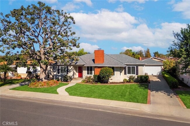 Building Photo - 1505 N Rosewood Ave