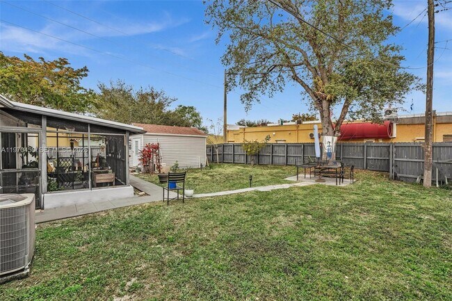 Building Photo - 6781 Franklin St