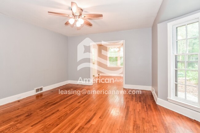 Building Photo - 300 Summerlea Dr
