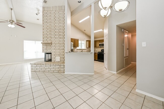 Building Photo - 3009 Walnut Springs Dr