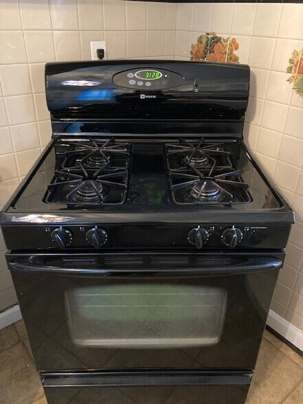 Building Photo - 890 Lancaster St