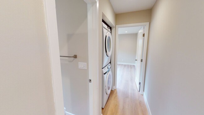 Building Photo - 4BD/3BA on Pontiac!!