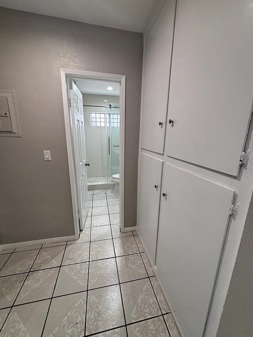 Linen Closet - 131 E 82nd Pl