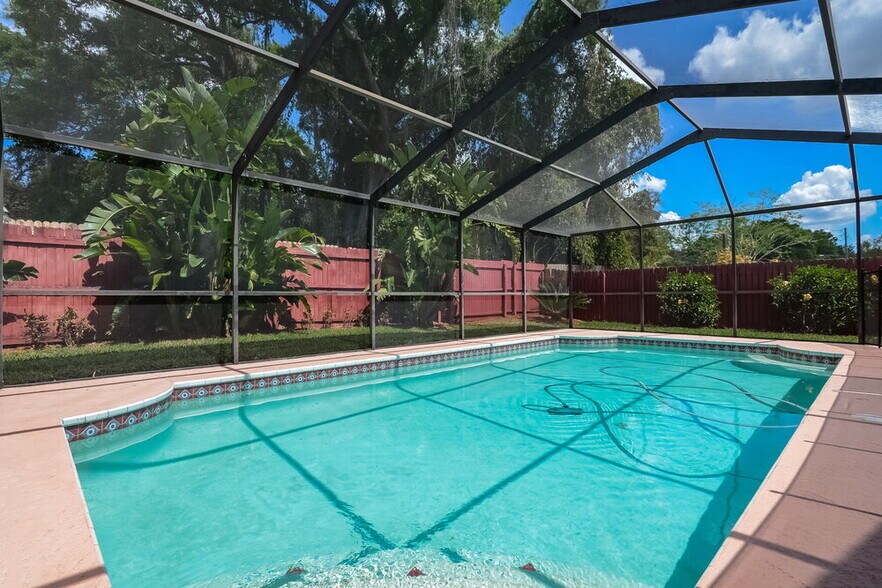 Building Photo - 2602 Freeland Dr