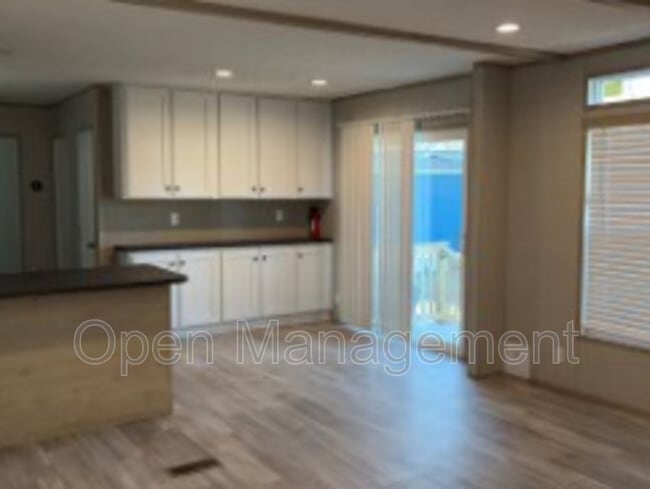 Building Photo - 2710 N Farm Rd 137