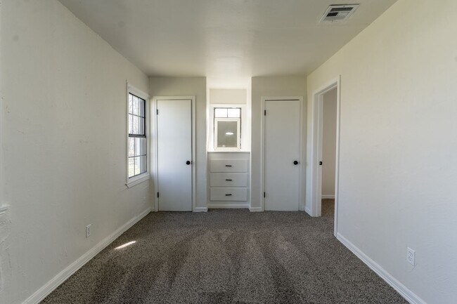 Building Photo - 4309 SE 40th St