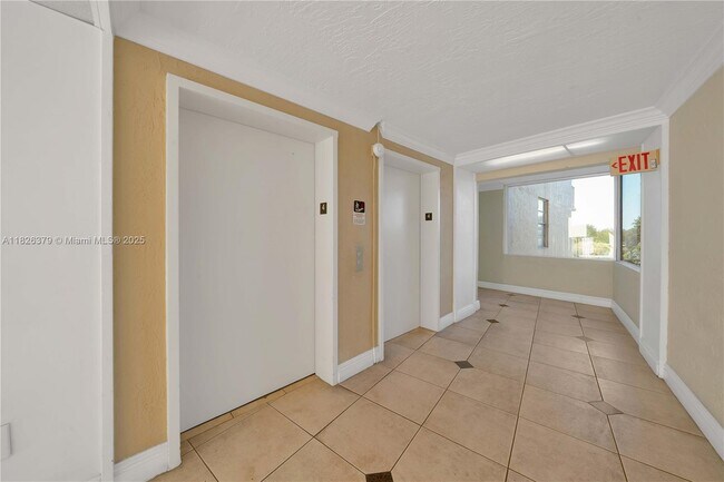 Building Photo - 13120 SW 92nd Ave