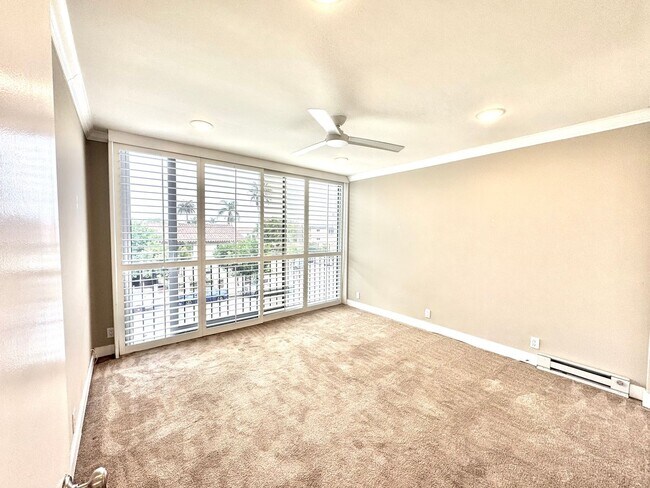 Building Photo - Must See! Beautiful 2 Bed / 2 Bath in La J...
