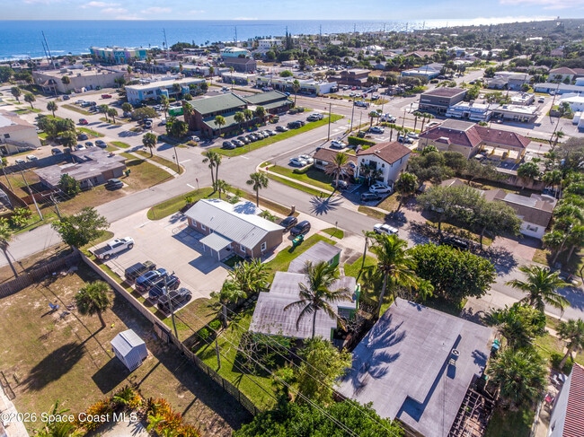 Building Photo - 206 4th Ave