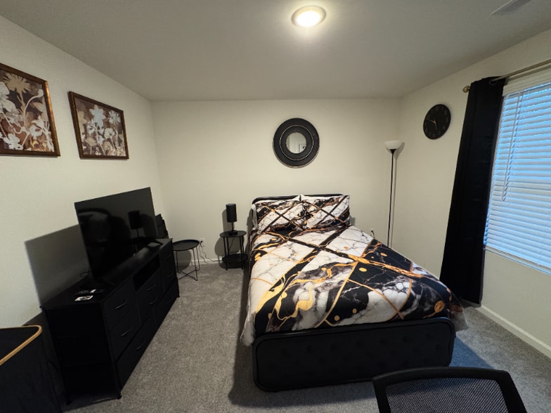 Building Photo - 533 Gantt St