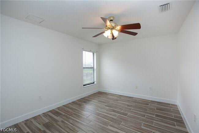 Building Photo - 2110 SW 38th Terrace