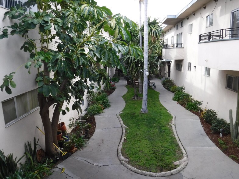 Building Photo - 12015 Lamanda St