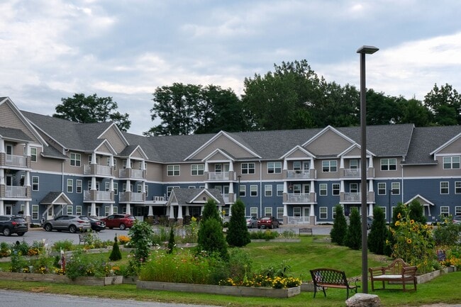 Building Photo - 2 bed, 2 bath independent senior living (55+ years of age) heat, hot water, & electricity include...