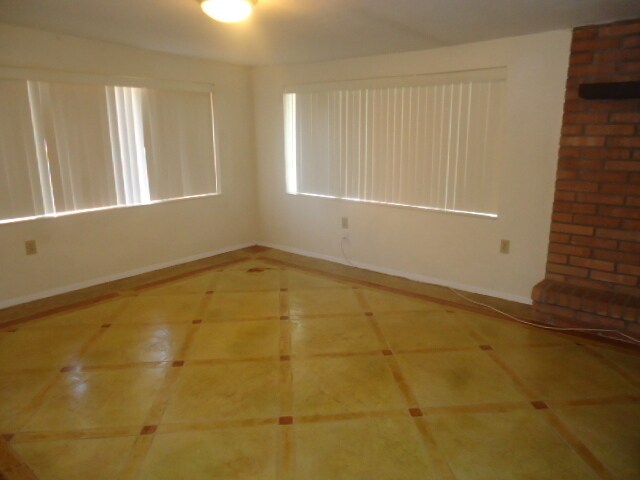 Building Photo - 1301 Cushman Dr