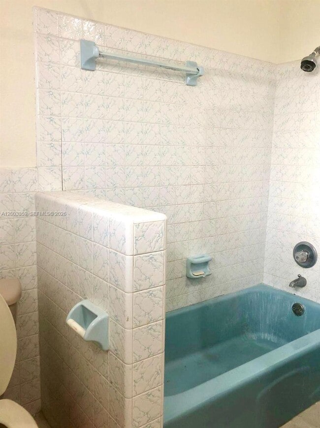 Building Photo - 4900 SW 36th Ct