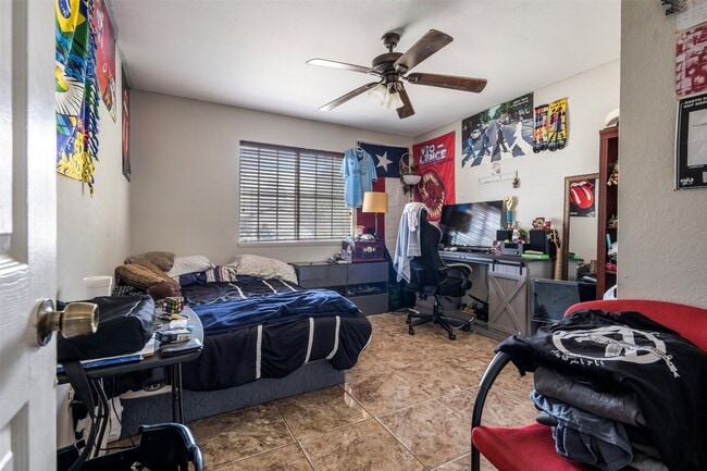 Building Photo - 10711 Heather Hill Dr