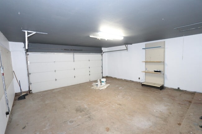 Building Photo - 609 St James Ct