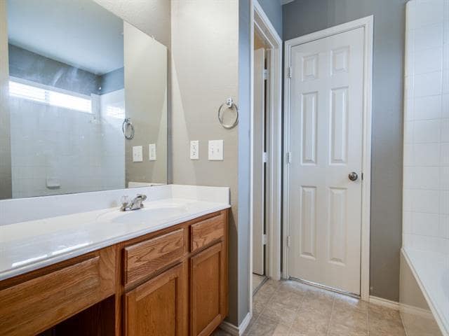 Building Photo - 10120 Cherry Hill Ln