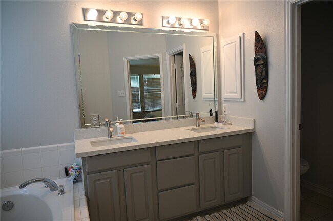 Building Photo - 5755 Lightstone Ln