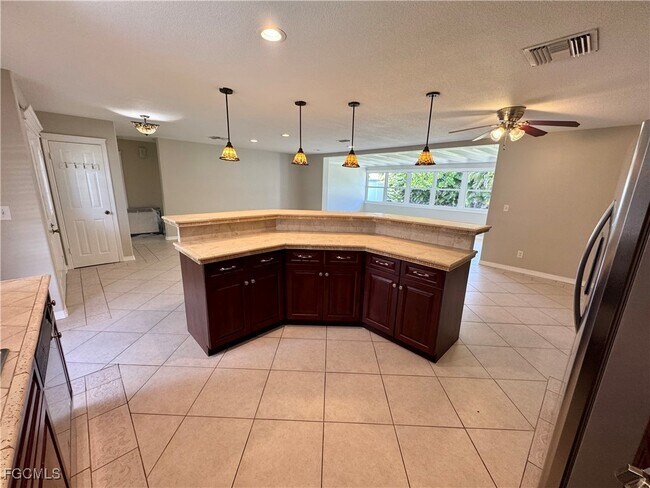 Building Photo - 4522 SE 10th Ave